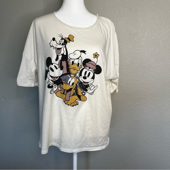 Disney Mickey & Friends Cream Colored Graphic T-Shirt Size Women's Large - Picture 1 of 6